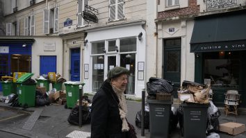 VIDEO. Greva gunoierilor din Paris: Aproape 5.400 de tone de deșeuri necolectate în a șaptea zi de grevă