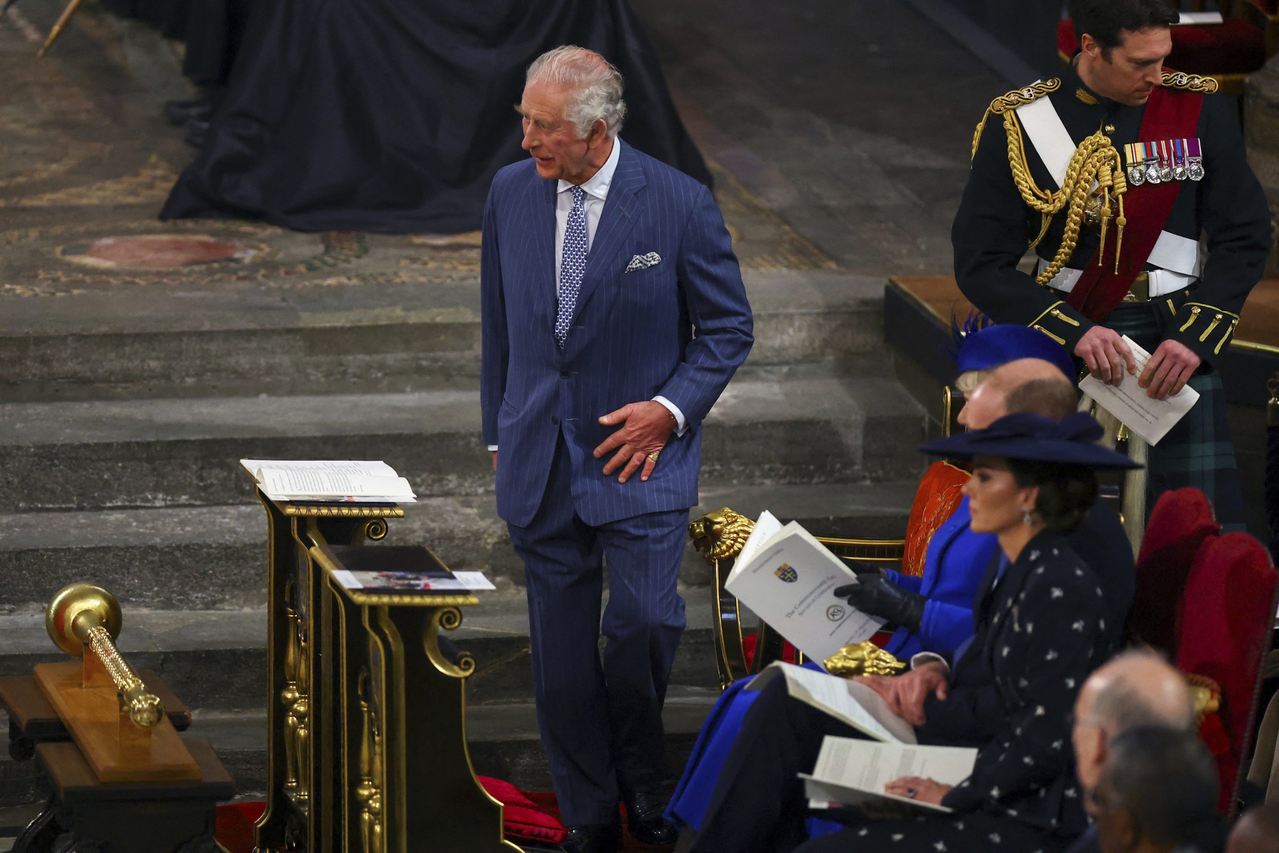 FOTO. Olarii britanici produc la capacitate maximă cești și farfurii dedicate noului rege