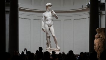 Artă sau pornografie? Turiștii s-au înghesuit să vadă faimoasă sculptură a lui Michelangelo