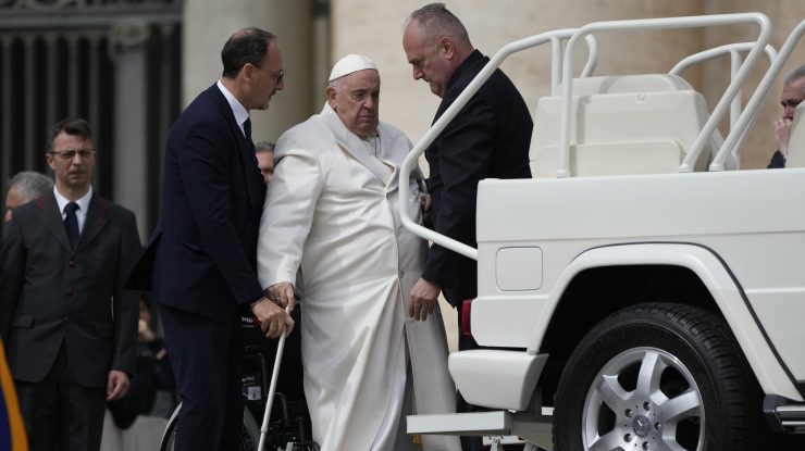 Când va fi externat Papa Francisc. Vaticanul a anunțat că Suveranul Pontif a mâncat pizza cu medicii
