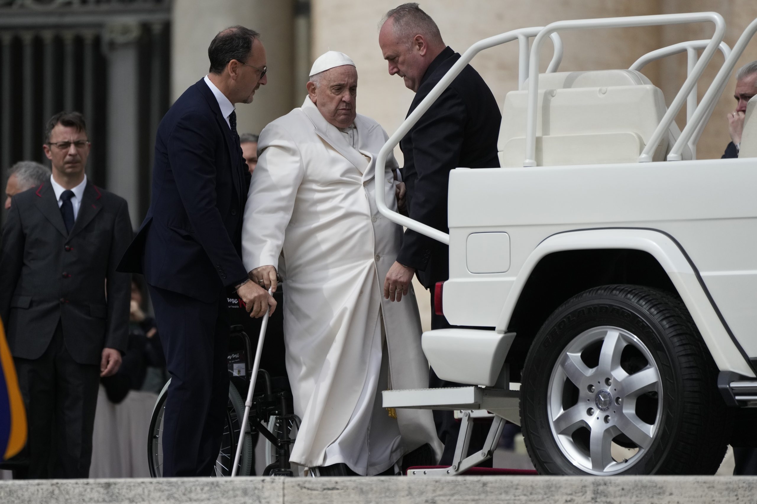 Când va fi externat Papa Francisc. Vaticanul a anunțat că Suveranul Pontif a mâncat pizza cu medicii