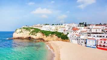 Cel mai ieftin loc de vacanță din Europa. Aici, vinul costă doar două lire sterline