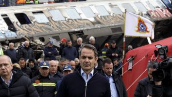 Premierul Greciei, Kyriakos Mitsotakis, cere iertare familiilor care au pierdut membri în urma accidentului feroviar