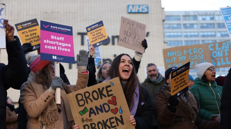 Miniștrii au oferit personalului medical britanic o majorare salarială de 5%