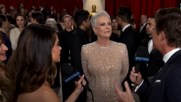 Jamie Lee Curtis dedică primul său Oscar părinților săi și cinematografiei de gen: „Tată, mamă, tocmai am câștigat un Oscar”