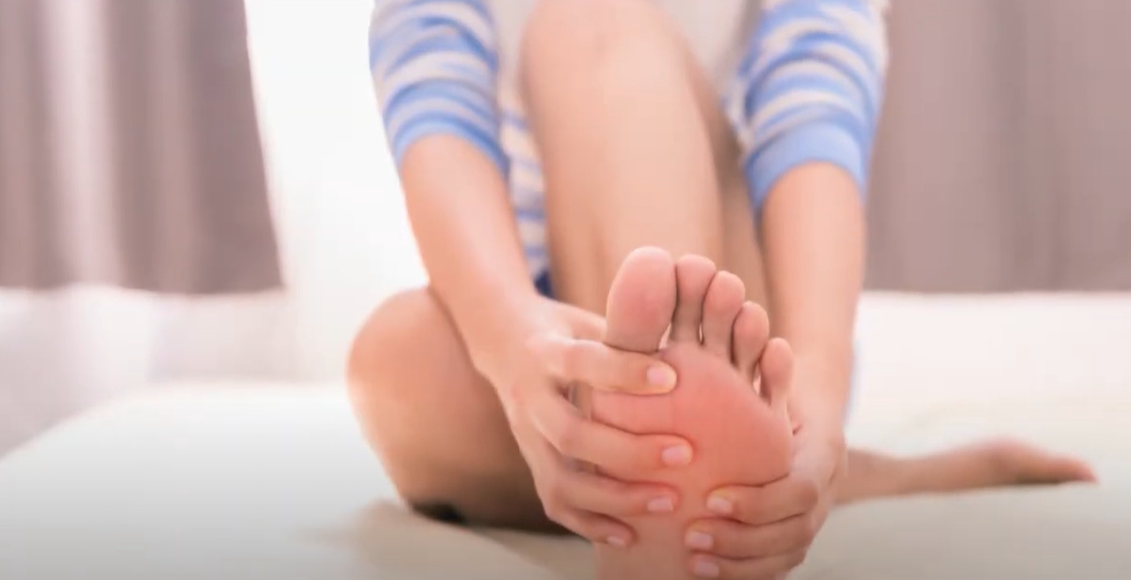 Boala letală care începe cu furnicături, crampe și picioare reci