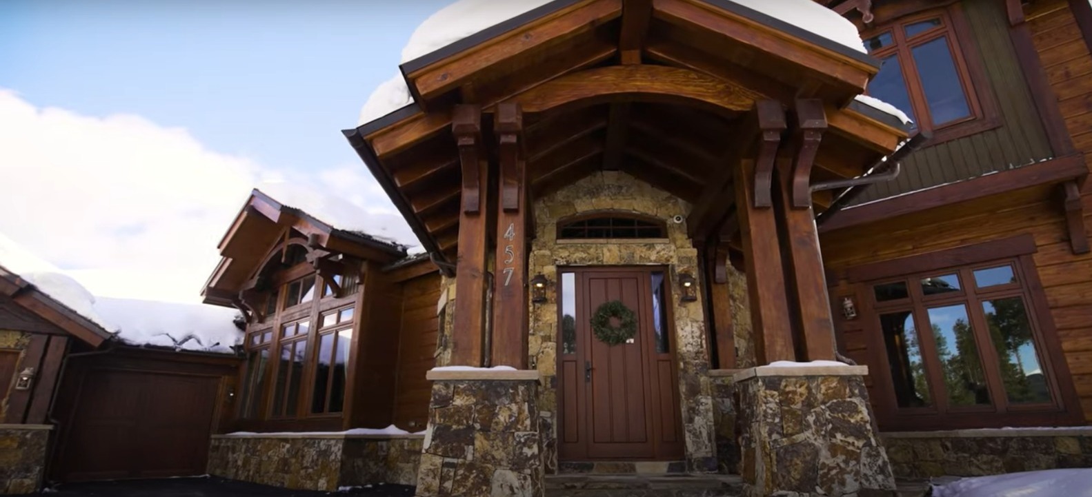 VIDEO. Cum arată interiorul unei case de 11,9 milioane de dolari din Colorado. Are o pârtie de schi privată