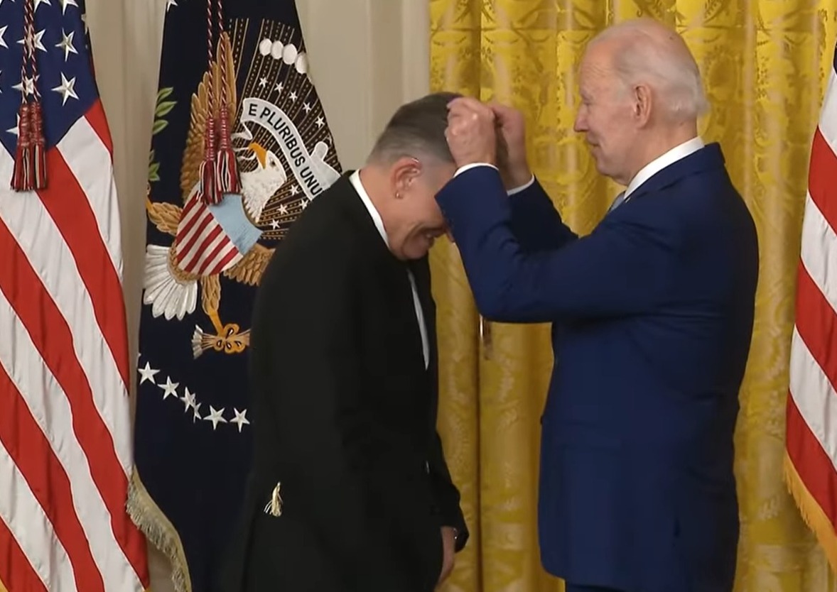 Biden aduce vedetele la Casa Albă. Președintele le-a acordat Medalii Naționale pentru Arte și pentru Științe Umaniste