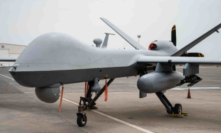 Un avion de luptă rusesc s-a ciocnit cu o dronă americană deasupra Mării Negre