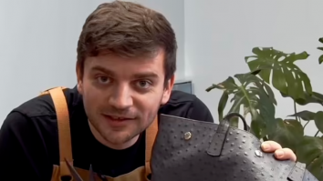 Secretul din spatele genților de designer. Un bărbat dă foc poșetelor de lux pentru a le afla adevărata valoare – VIDEO