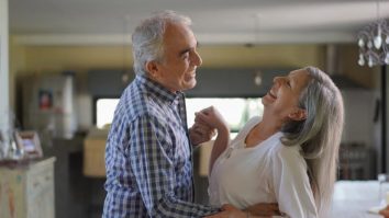 Suplimentul simplu care combate semnele de îmbătrânire. Ce trebuie să faci zilnic