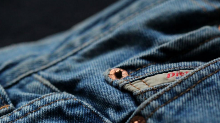 Pentru ce este creat buzunarul mic de la blugi si la ce folosește de fapt