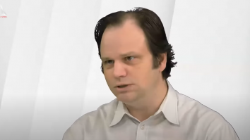 Bogdan Manolea, director executiv ApTI: „Problema din legea Securității Cibernetice o reprezintă adăugirile la definiția securității naționale. Spectrul de activități ale SRI s-a lărgit: au adăugat propaganda și dezinformarea în spațiul cibernetic. (…) Un grup de filosofi de la Păltiniș sunt sau nu sunt pericole?”