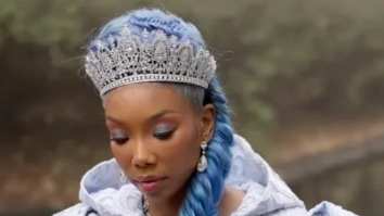 Actrița Brandy Norwood revine în rolul Cenușăresei într-un nou musical. Povestea filmului