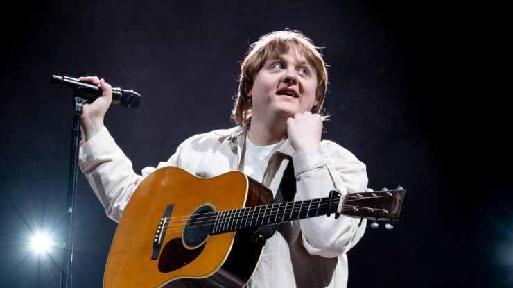 Lewis Capaldi dezvăluie cum simptomele sindromului Tourette au scăpat de sub control: „A fost absolut îngrozitor”