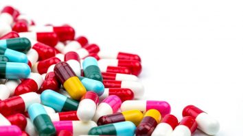 Antibioticele ar urma să nu mai poată fi luate nici cu rețetă simplă. Ce spune Alexandru Rafila