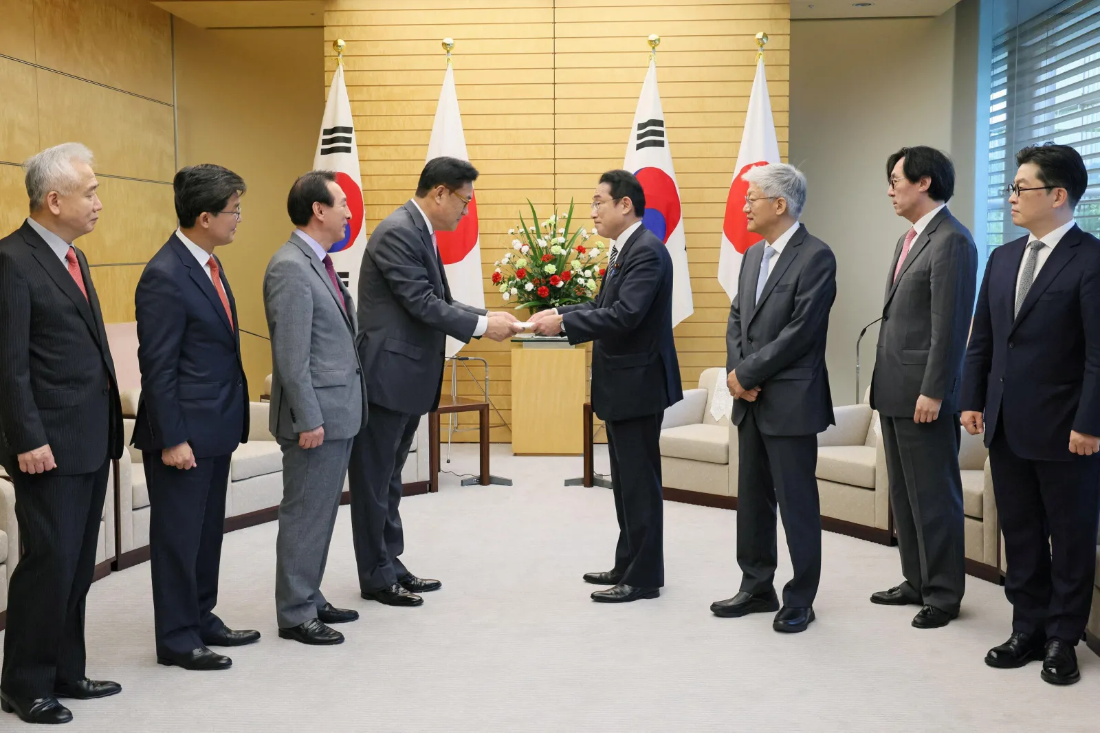 Coreea de Sud spune că propriile companii vor plăti pentru a rezolva disputa cu Japonia privind munca forțată