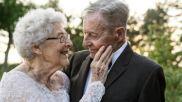 Un cuplu de bătrâni sărbătorește cea de-a 60-a aniversare în aceleași ținute în care s-au căsătorit. Iată cum arătau cu ani în urmă