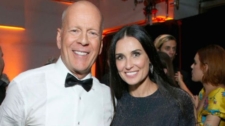 Demi Moore s-ar fi mutat cu fostul soț Bruce Willis și soția sa pentru a ajuta la îngrijirea acestuia, după ce a fost diagnosticat cu demență