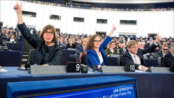 Peste 130 de eurodeputați cer impozitare progresivă pentru „ultra-bogați”