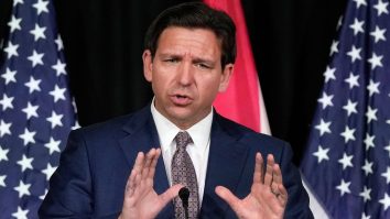 Ucraina l-a invitat pe guvernatorul Floridei, Ron DeSantis, să viziteze țara, după ce republicanul a numit invazia rusă o „dispută teritorială”