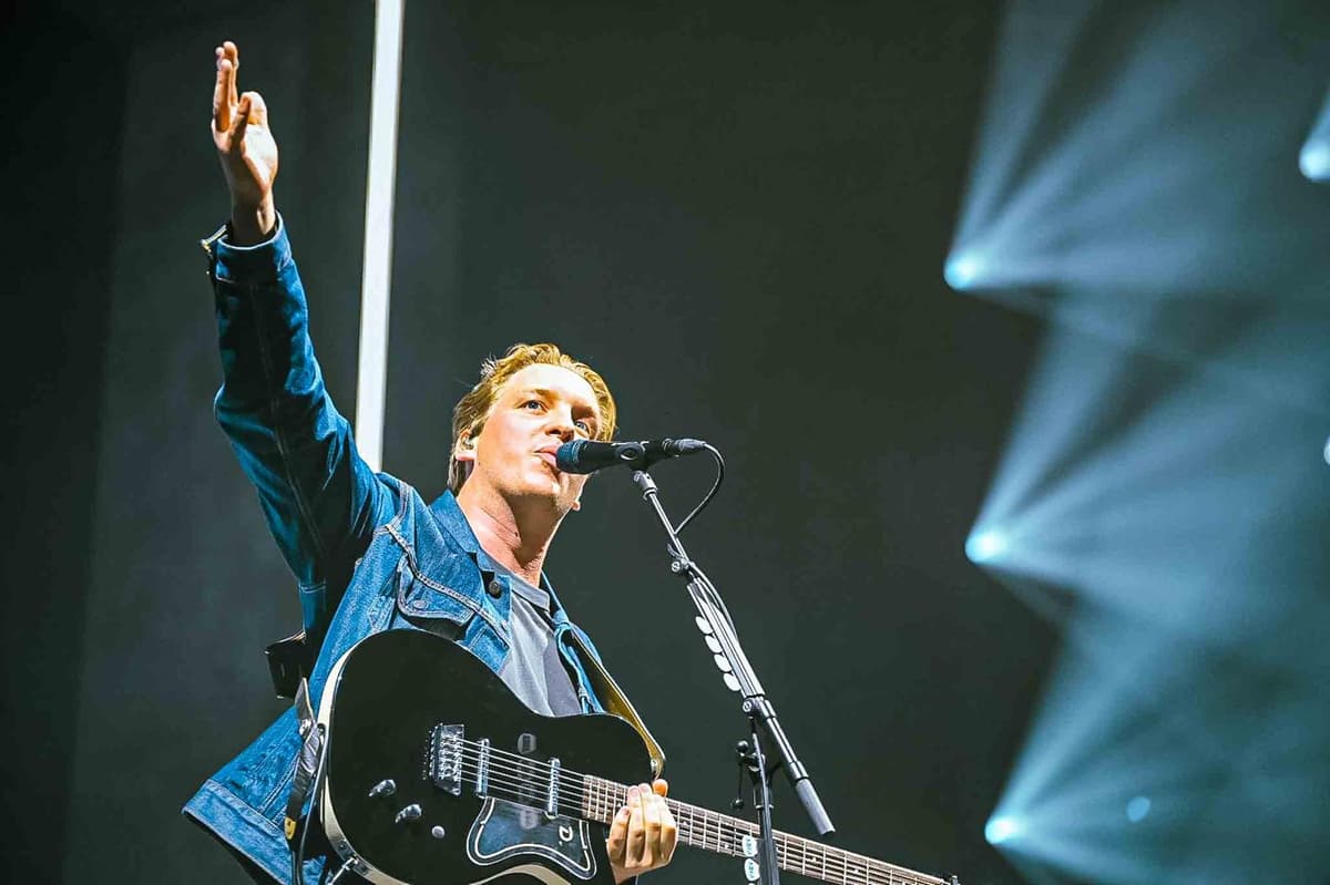 George Ezra a anulat o reprezentație la O2 Arena din Londra după ce a fost diagnosticat cu vertij acut