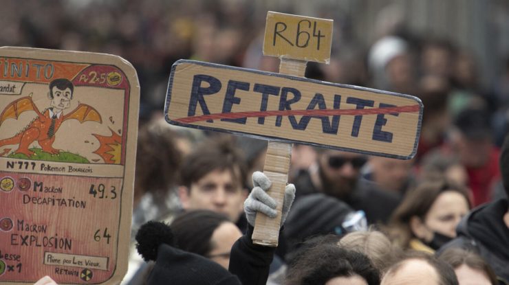 Senatul francez votează controversatul plan al președintelui Macron de creștere a vârstei de pensionare pe fondul protestelor