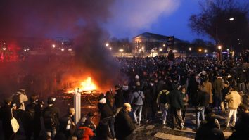 Francezii nu se lasă și continuă să protesteze. Demonstranții menţin presiunea pe Guvern prin noi acțiuni