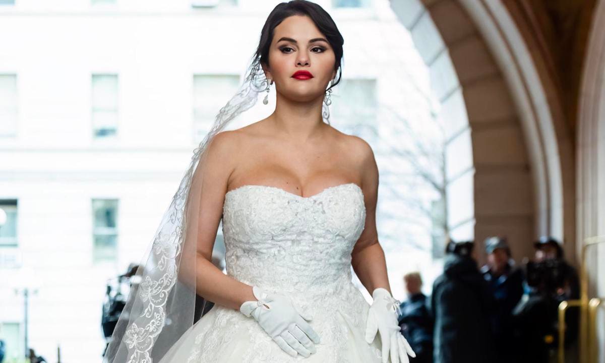 Selena Gomez, văzută în rochie de mireasă pe străzile din New York. Care e motivul