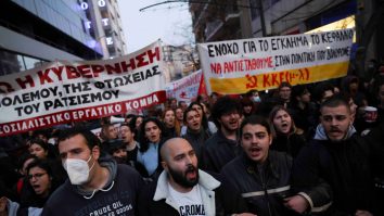 Protestele au izbucnit în Grecia după dezastrul în urma ciocnirii celor două trenuri, care a ucis 43 de persoane