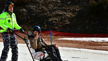 Heliski fără limite. Pesoanele cu dizabilităţi din echipa Caiac SMile au făcut imposibilul, posibil la Muntele Mic