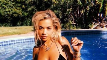 Rita Ora își arată corpul tonifiat într-un costum de baie de invidiat. Paparazzii n-au menajat-o