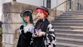 FOTO Ținute nonconformiste la Tokyo Fashion Week. Cele mai îndrăznețe street style-uri