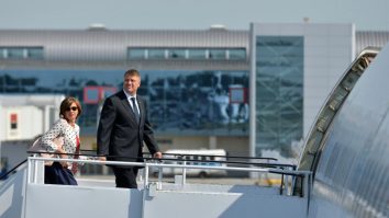 FOTO. Ce avion a închiriat Iohannis pentru vizita în Emiratele Arabe