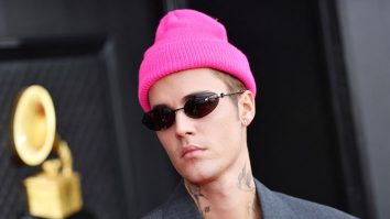 Justin Bieber face progrese în recuperarea sa după lupta cu paralizia facială