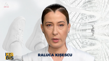 KisBis. Mic dejun cu diamante și sneakers