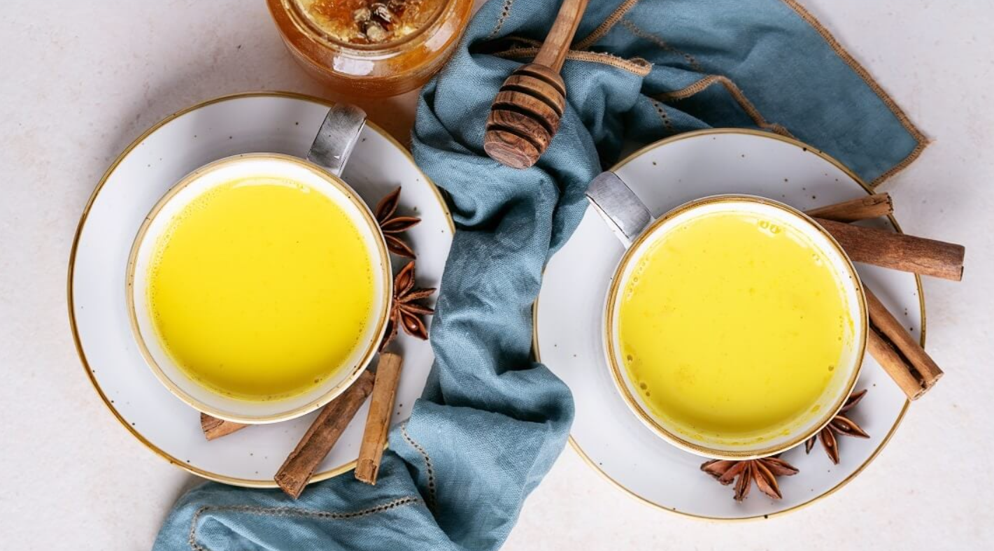 Lapte auriu: Un remediu străvechi pentru problemele pielii, răceli, detoxifiere și somn prost