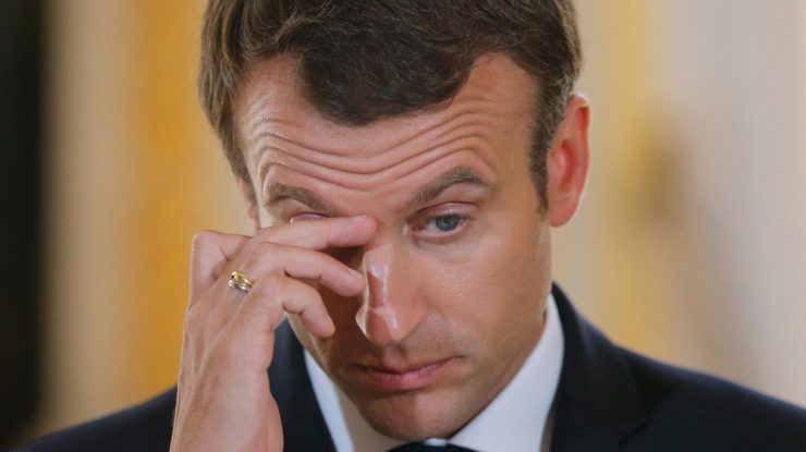 Francezii își pierd încrederea în Macron. Guvernul său se confruntă cu mai multe moțiuni de cenzură
