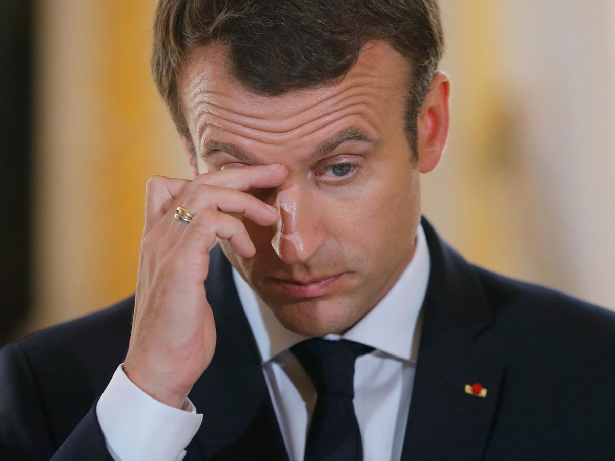 Francezii își pierd încrederea în Macron. Guvernul său se confruntă cu mai multe moțiuni de cenzură