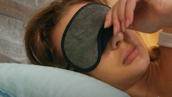 STUDIU. Masca pentru ochi în timpul somnului îmbunătățește memoria și vigilența
