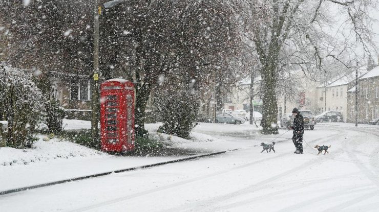 Temperaturile vor scădea în cursul săptămânii viitoare şi ar putea să ningă în Anglia