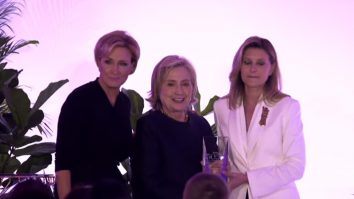 Forbes: Olena Zelenska, prima Doamnă a Ucrainei, a primit premiul „Torch of Freedom”