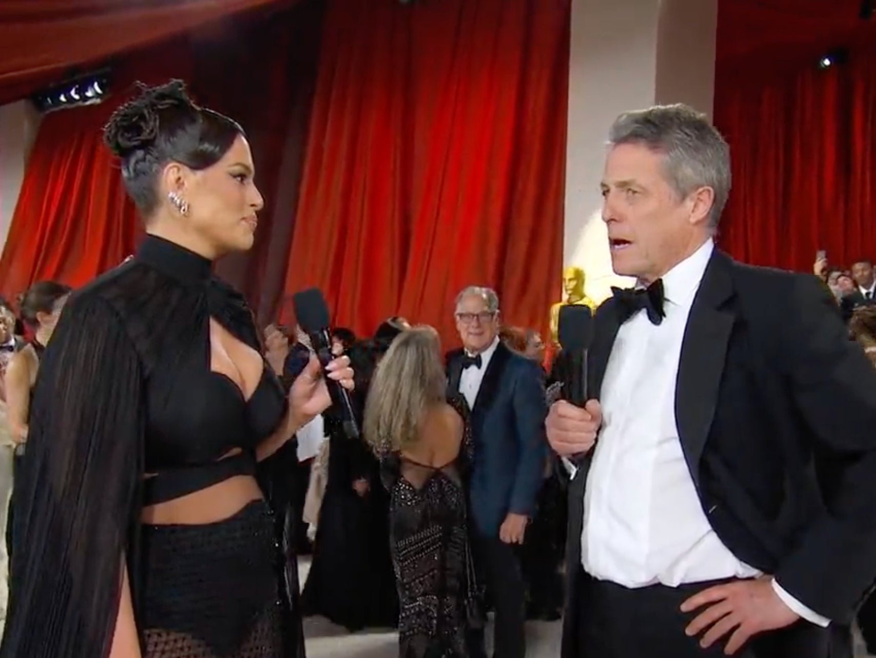 Ashley Graham a rupt tăcerea cu privire la interviul stânjenitor pe care i l-a acordat Hugh Grant la gala Oscarurilor de duminică seară