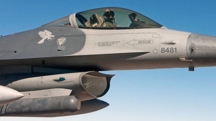 Doi piloți ucraineni se află în SUA pentru antrenamente cu avioane de luptă, deși nu s-a luat o decizie privind trimiterea de F-16 în Ucraina