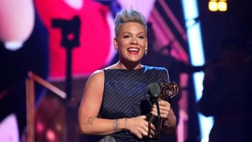 VIDEO. Pink primește trofeul „Icon” la premiile muzicale iHeartRadio 2023