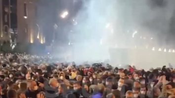 VIDEO. Proteste și violențe în Parlamentul din Georgia. Care este cauza tensiunilor