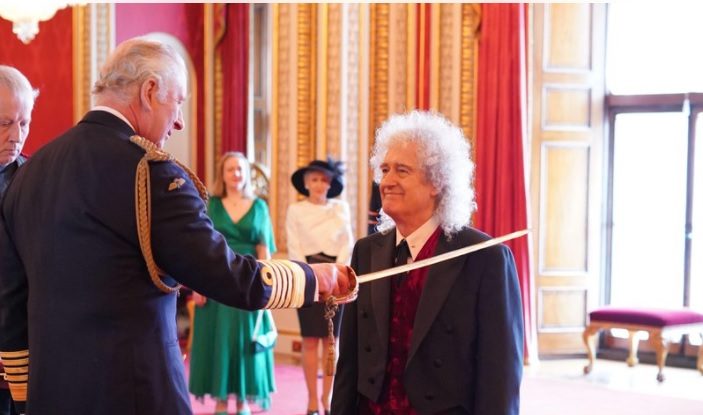 Brian May, chitaristul trupei Queen, a fost înnobilat de regele Charles al III-lea