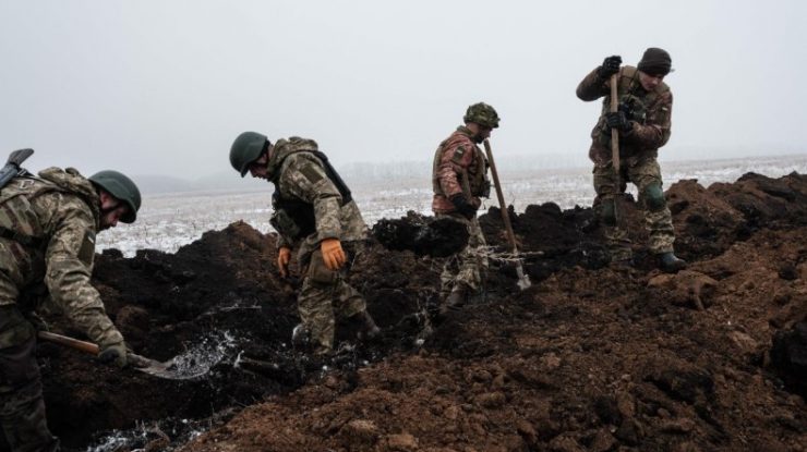 Ministerul britanic al Apărării susține că este posibil ca rezerviștii ruși să folosească „lopeți” pentru lupte „corp la corp” în Ucraina din cauza lipsei de muniție