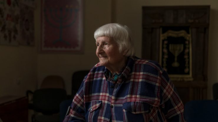 Femeile în vârstă din Ucraina împărtășesc povești emoționate despre experiența războiului