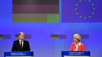 Olaf Scholz și Ursula von der Leyen spun că nu există încă dovezi care să arate intenția Chinei de a livra arme Rusiei